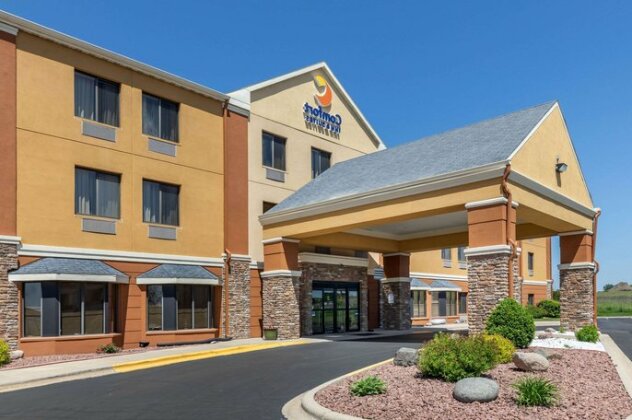 Comfort Inn & Suites Kenosha - Photo2