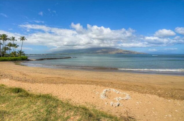 Menehune Shores 225 - Ocean Front 2-Bedroom Air-Conditioned Condo with a Tremendous View