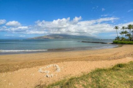 Menehune Shores 225 - Ocean Front 2-Bedroom Air-Conditioned Condo with a Tremendous View