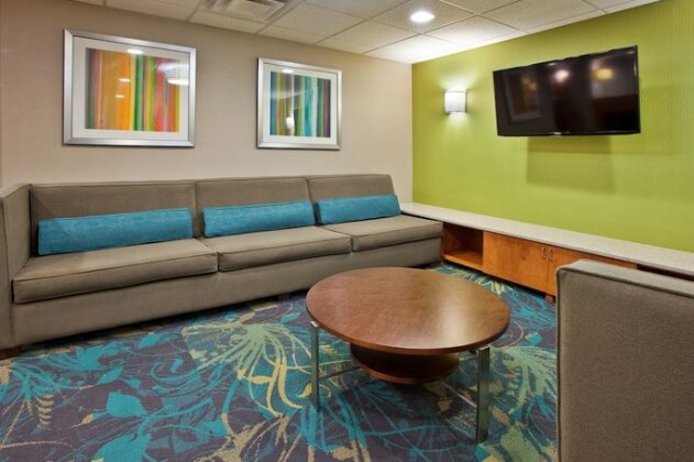 Holiday Inn Express Hotel & Suites Kimball - Photo3