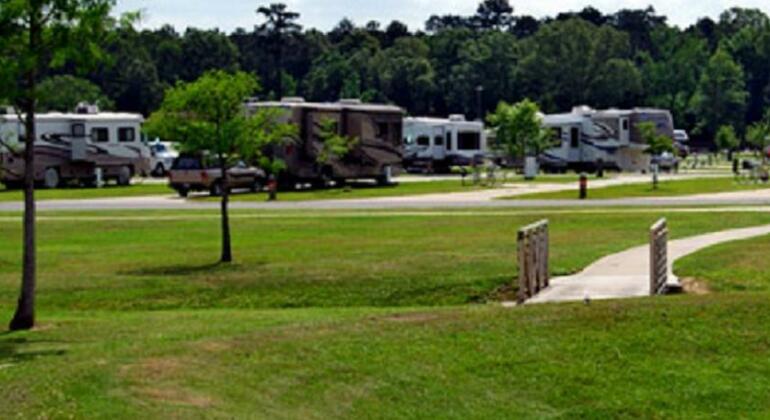 Red Shoes RV Park and Chalets - Photo3