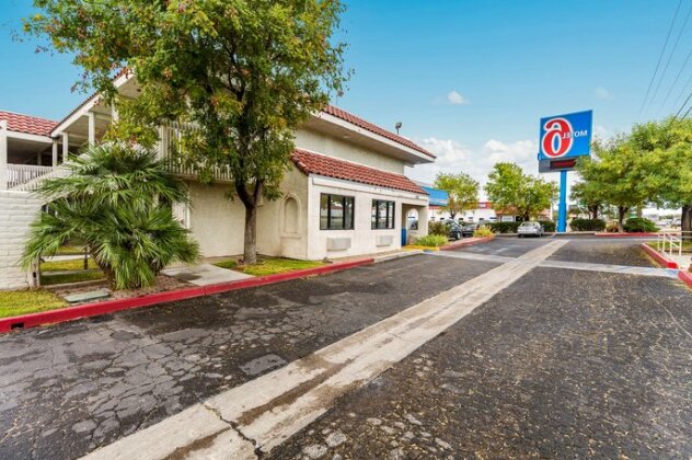 Motel 6 Kingman AZ - Route 66 East - Photo2