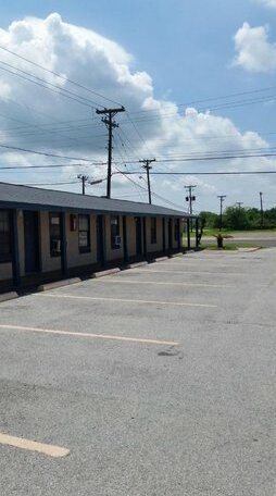 Economy Inn Kingsville - Photo5