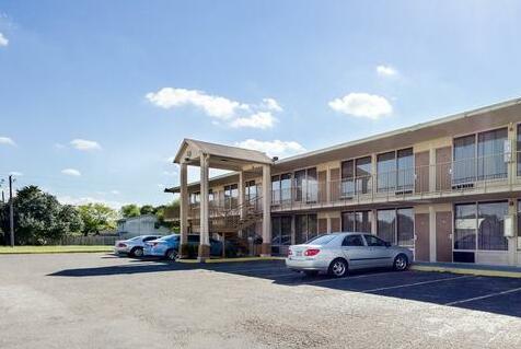 Executive Inn Kingsville - Photo3