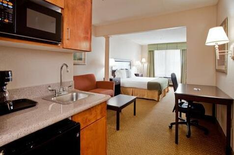 Holiday Inn Express Hotel & Suites Kinston - Photo5