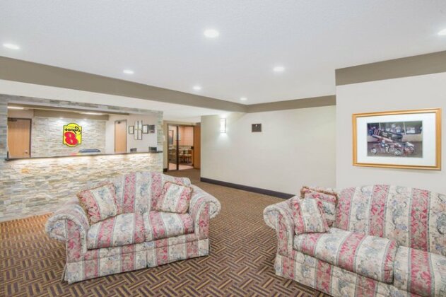 Super 8 by Wyndham Knoxville - Photo3