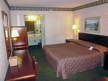 Ameristay Inn & Suites Knoxville - Photo4