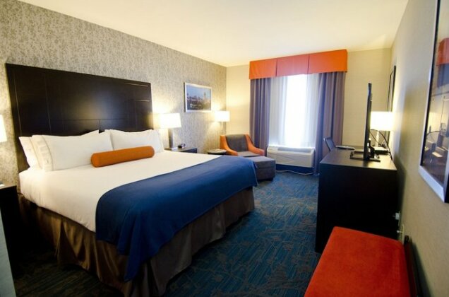 Holiday Inn Express Hotel & Suites Knoxville - Photo3