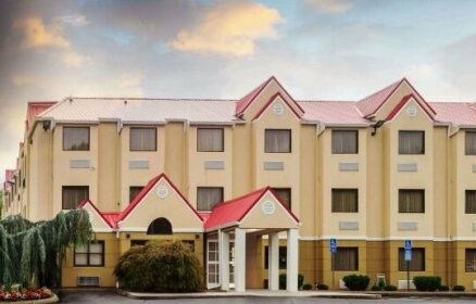 Microtel Inn & Suites by Wyndham Knoxville