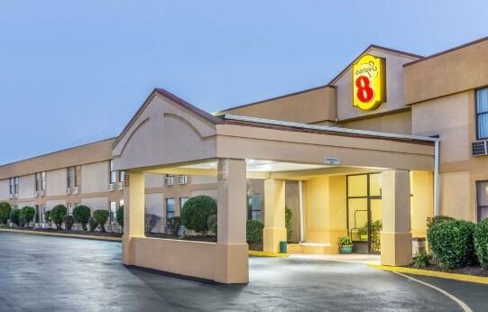 Super 8 by Wyndham Knoxville Downtown Area - Photo3