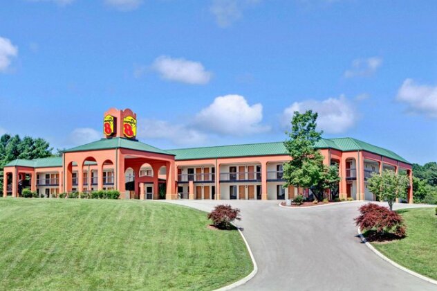 Super 8 by Wyndham Knoxville East - Photo2
