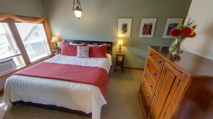 The Heron Inn Bed and Breakfast and Day Spa - Photo4