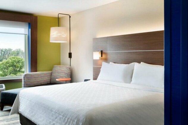 Holiday Inn Express & Suites - La Grange - Photo3