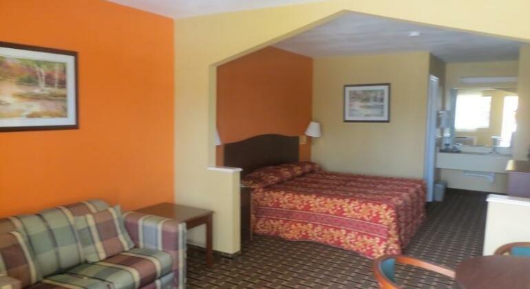La Grange Executive Inn and Suites - Photo5
