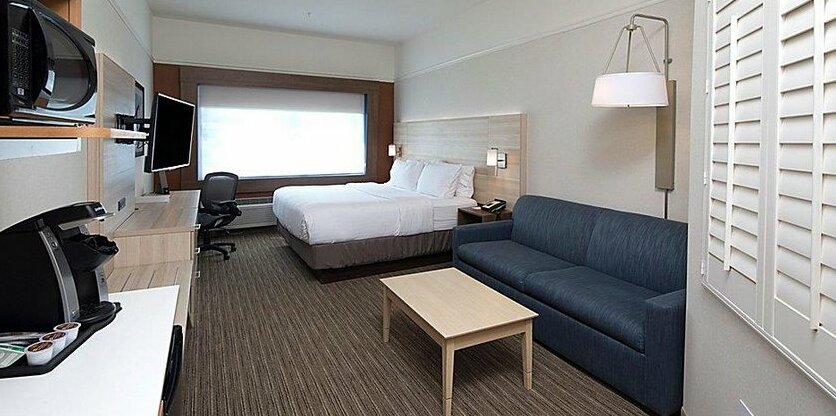 Holiday Inn Express & Suites La Porte - Photo4