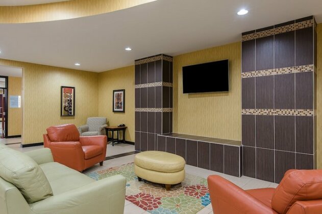 Holiday Inn Express and Suites Lafayette East - Photo3