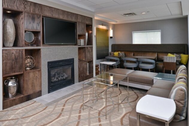 Holiday Inn Express Hotel & Suites Lafayette - Photo3