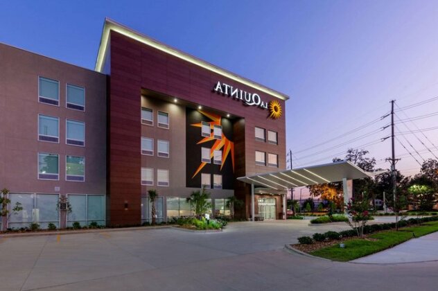 La Quinta Inn & Suites by Wyndham Lafayette Oil Center - Photo3