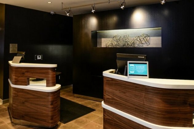 Courtyard by Marriott Lake Charles - Photo4