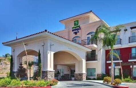 Holiday Inn Express Hotel & Suites Lake Elsinore - Photo2