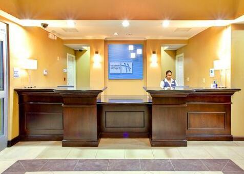 Holiday Inn Express Hotel & Suites Lake Elsinore - Photo3