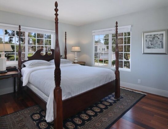 Luxury 4-Bedroom Lakefront Villa with Boat near Laguna Beach and Irvine - Photo3
