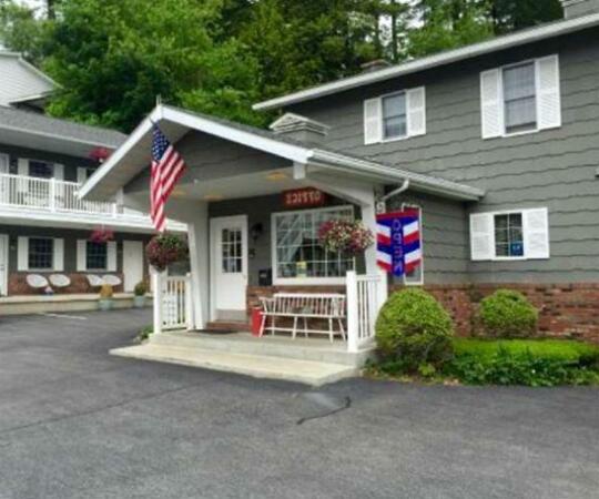 Americas Best Value Inn & Suites Lake George - Photo4