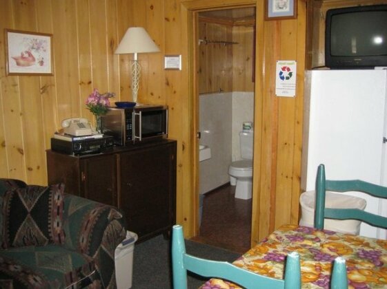 Cramers Point Motel & Cottages - Photo4