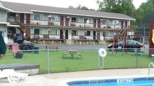 Legacy Inn and Suites Lake George - Photo2