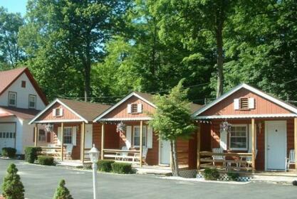 Seven Dwarfs Motel & Cabins