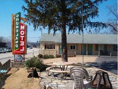 The Shoreland Motel - Photo2