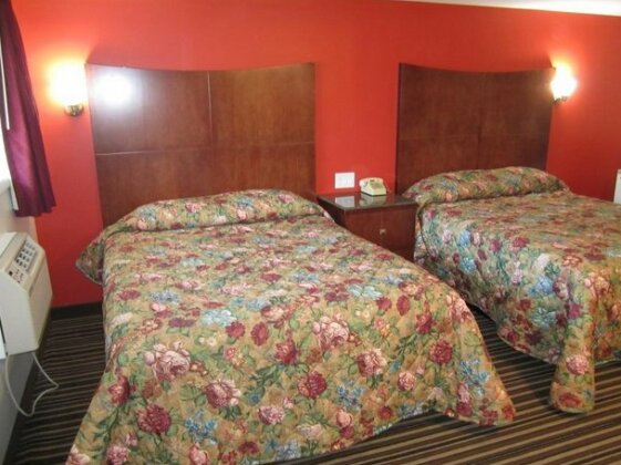 Travel Inn and Suites - Photo3