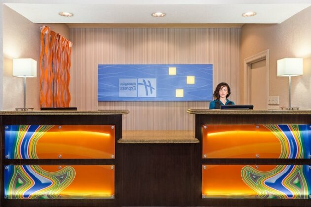 Holiday Inn Express Hotel & Suites Lakeland North - I-4 - Photo5