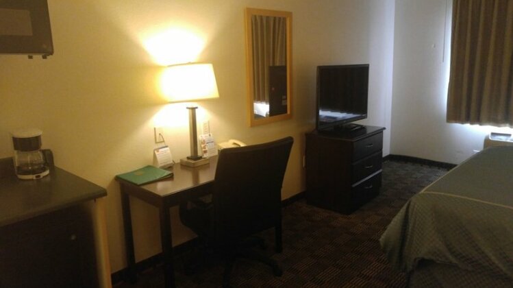 Quality Inn & Suites Lakewood - Photo5