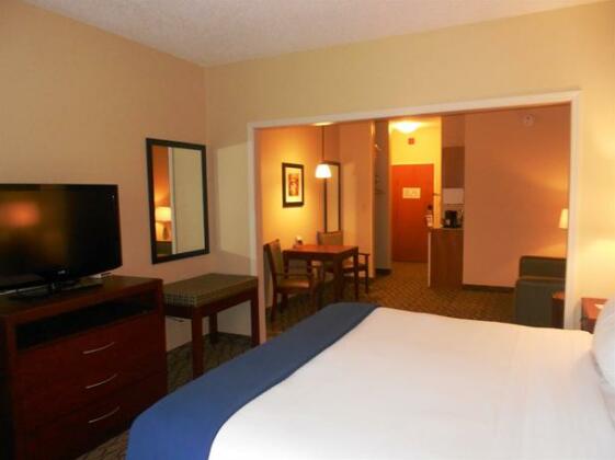 Holiday Inn Express Hotel & Suites Lancaster - Photo3