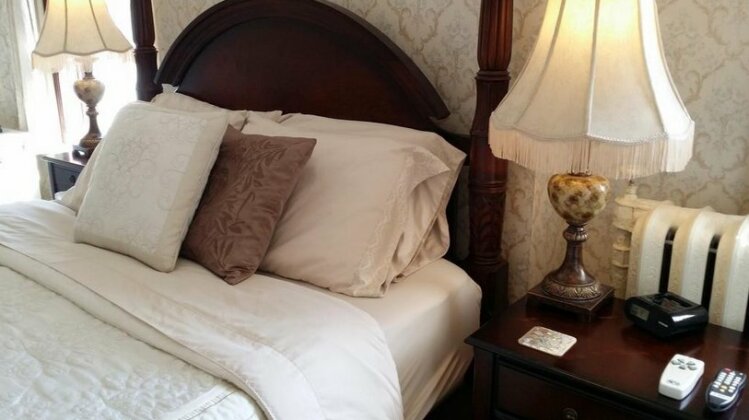 Lovelace Manor Bed and Breakfast - Photo2