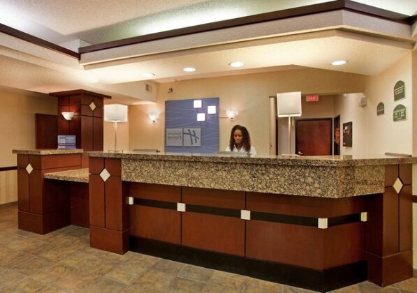 Holiday Inn Express & Suites Lansing-Leavenworth - Photo3