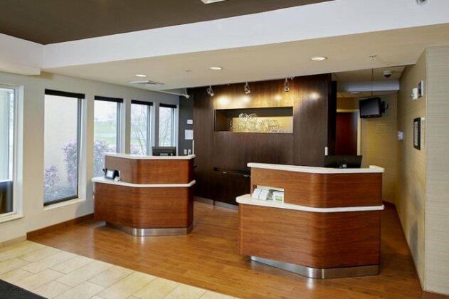 Courtyard by Marriott Lansing - Photo3