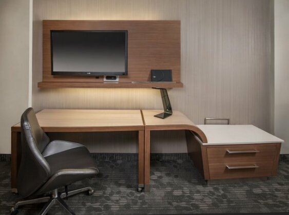 Courtyard by Marriott Lansing - Photo5