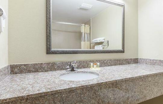 Days Inn by Wyndham LaPlace New Orleans - Photo4