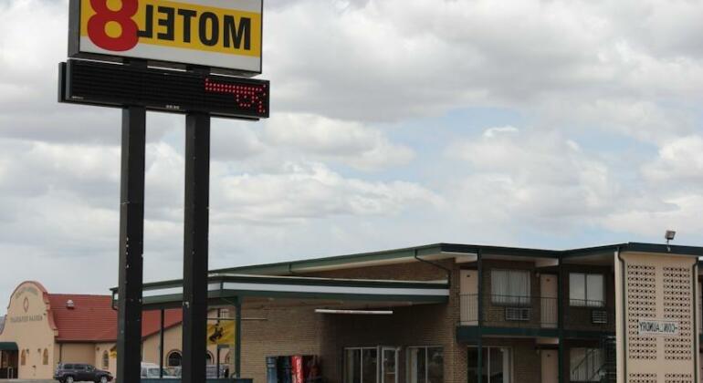 Motel 8 Laramie - Photo2