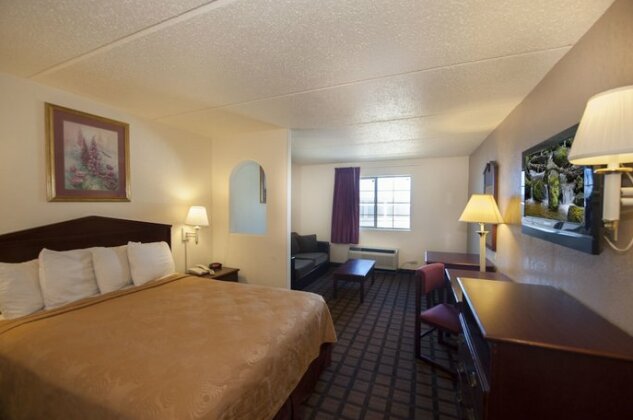 Days Inn & Suites by Wyndham Laredo - Photo4