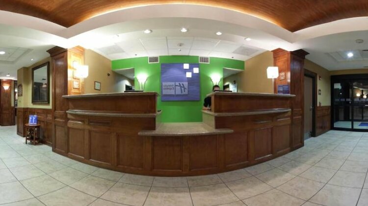 Holiday Inn Express & Suites - Laredo-Event Center Area - Photo5