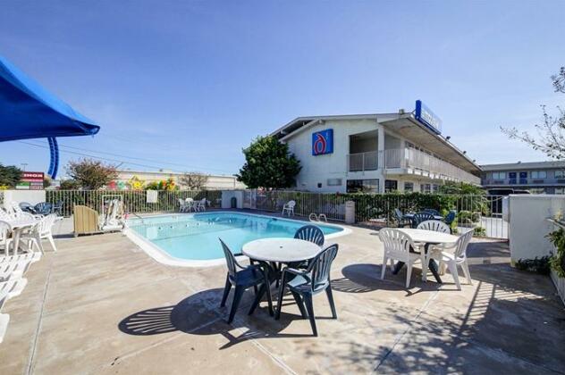 Motel 6 Laredo South - Photo4