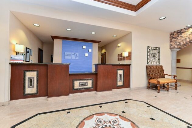 Holiday Inn Express Hotel & Suites Las Cruces - Photo4