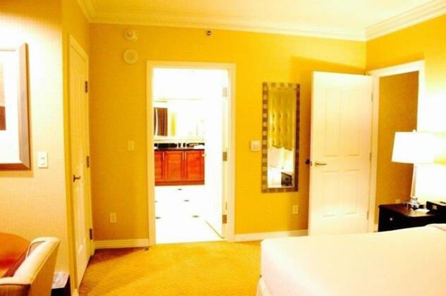888 Two Bedroom Three Bath Suite At Signature Condo Hotel - Photo4