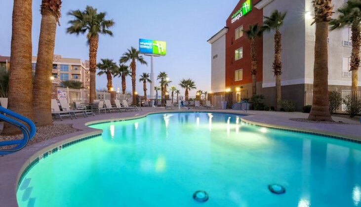 Holiday Inn Express Las Vegas South - Photo2