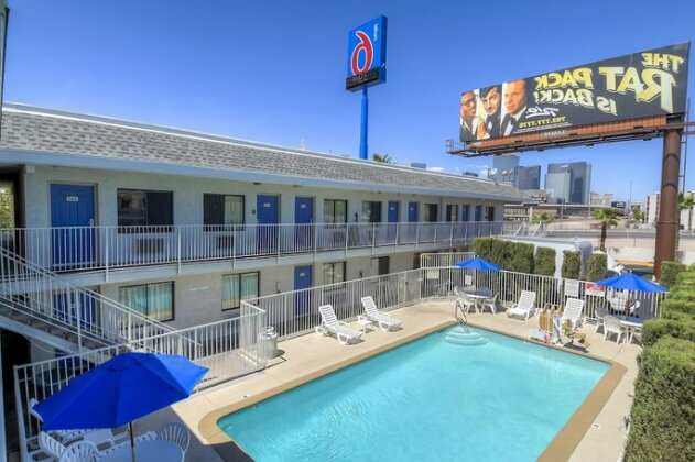 Motel 6 Las Vegas - I-15 - Photo2