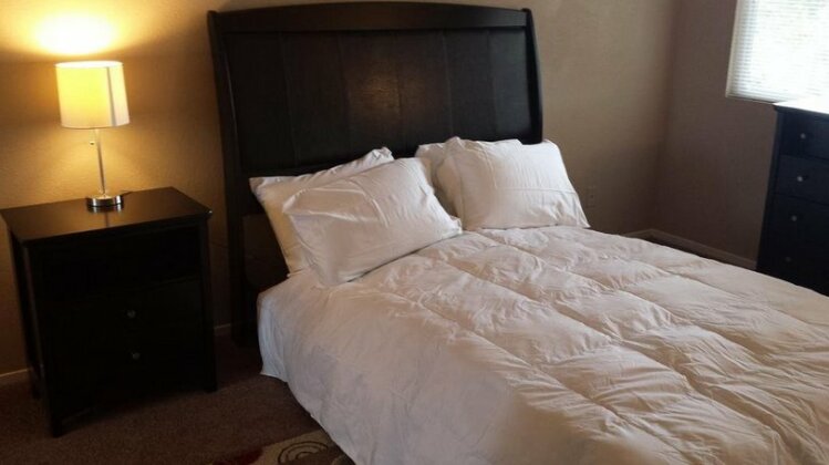 One Bedroom on Topaz Street Las Vegas - Photo3