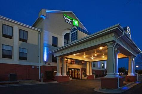 Holiday Inn Express Hotel & Suites Laurinburg - Photo5